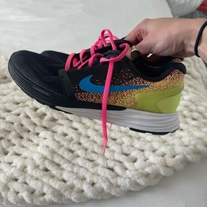 Nike lunarglide 7, size 6.5y, worn a few times- still in good condition!